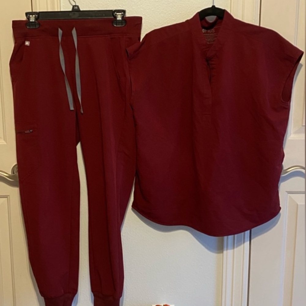 Maroon figs set